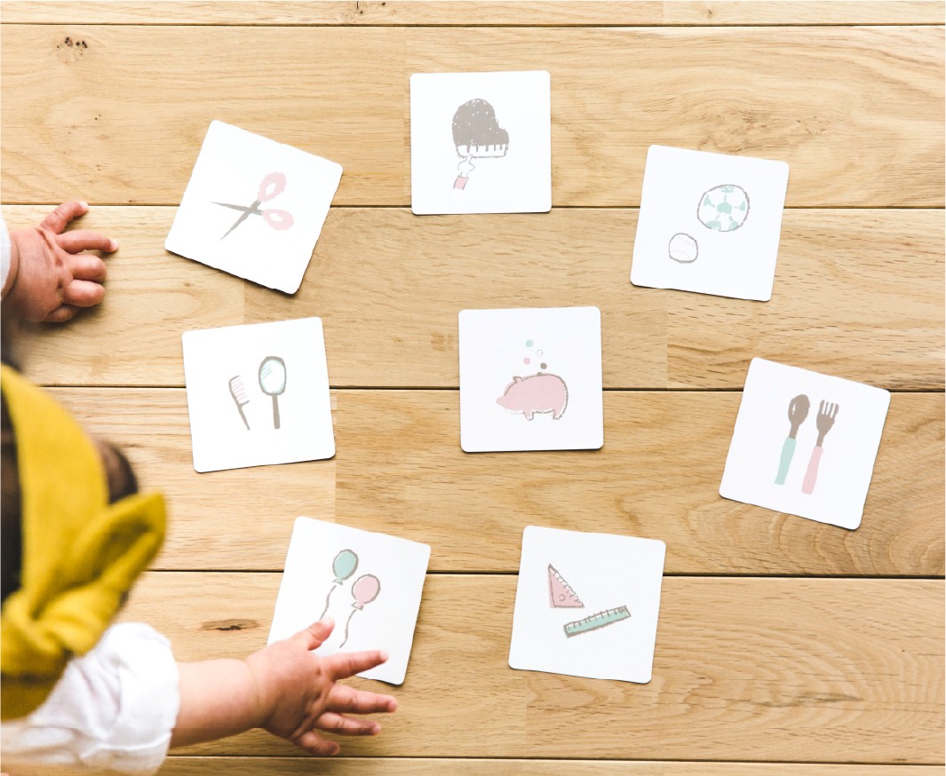 1歳祝いで選び取りを楽しむイメージ