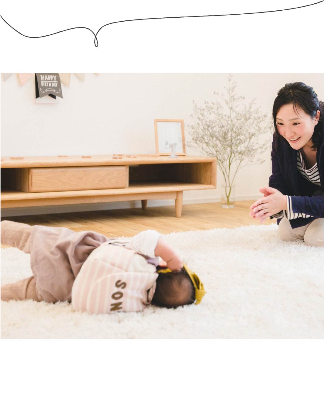 初めてリュックを背負う1歳の子どものイメージ