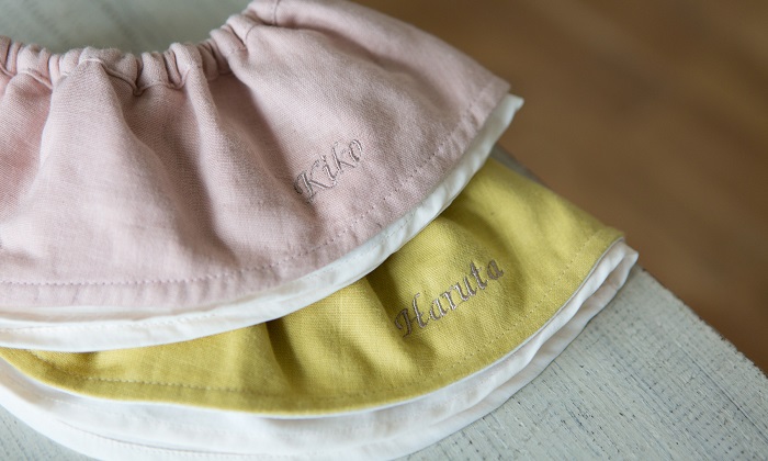 名入れできるドーナツスタイ｜出産祝いに人気の赤ちゃん用よだれかけ